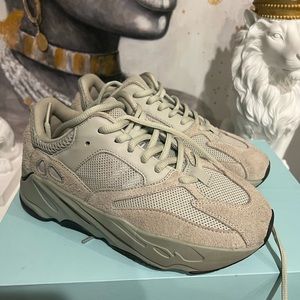Yeezy Boost 700 V2